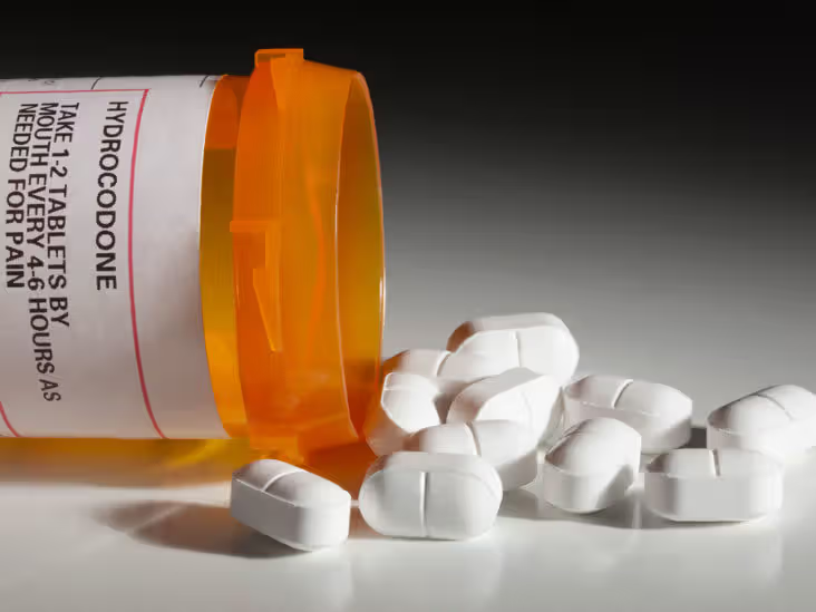 Lose Pills nurse giving medication patient Best Hydrocodone Online